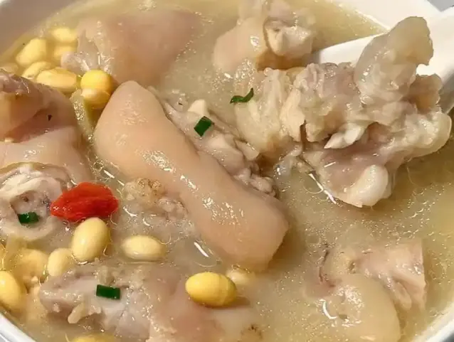 吃猪蹄补胶原蛋白？其实 吃下去的猪蹄胶原蛋白并不会直接跑到脸上